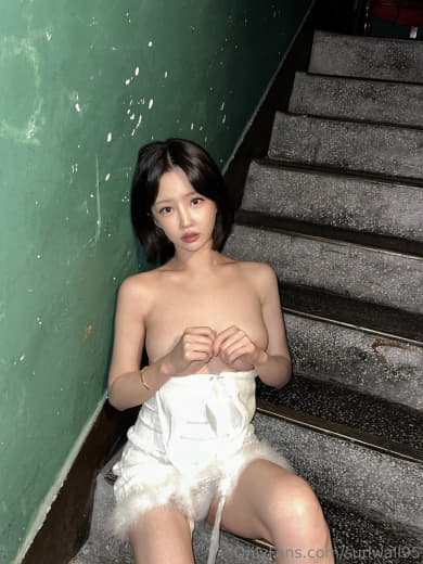 【2023-06-24】Guess what I am doing in toilet.m4v